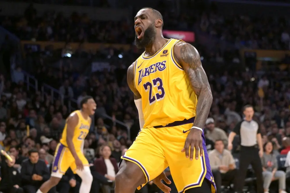 LeBron James to 76ers: Could The King Be Headed East?